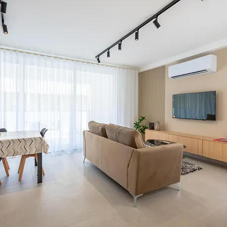 Gorgeous With Side Sea View 2 Apartment St. Paul's Bay