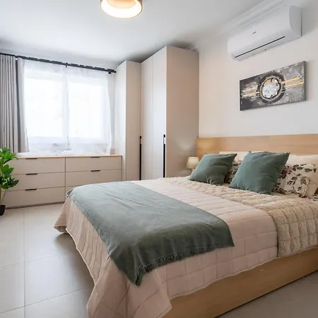 Gorgeous With Side Sea View 2 Apartment *
