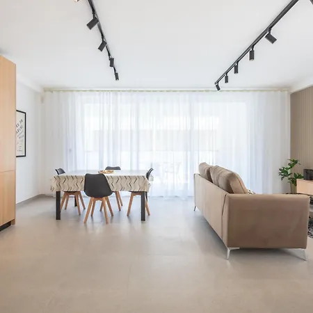 Apartment Gorgeous With Side Sea View 2