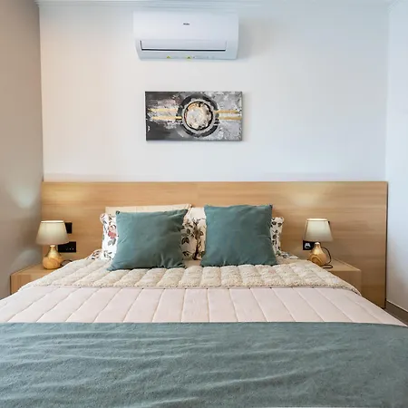 Gorgeous With Side Sea View 2 Apartment *