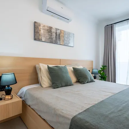 Apartment Gorgeous With Side Sea View 2 *