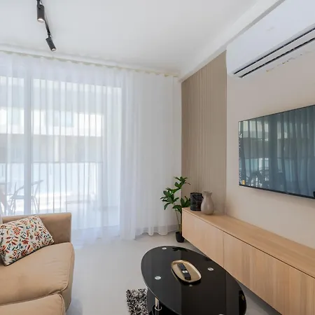 Gorgeous With Side Sea View 2 Apartment *