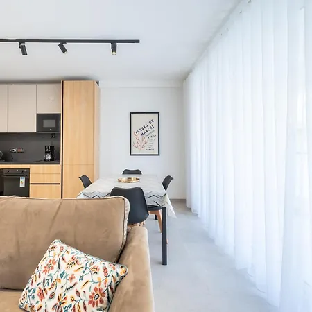 Gorgeous With Side Sea View 2 Apartment