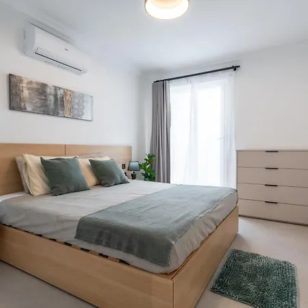 Gorgeous With Side Sea View 2 Apartment St. Paul's Bay