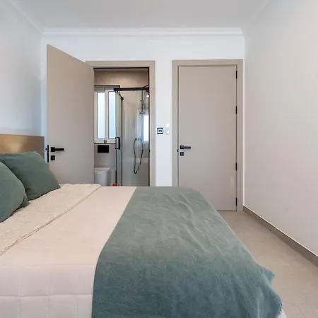 Apartment Gorgeous With Side Sea View 2 *