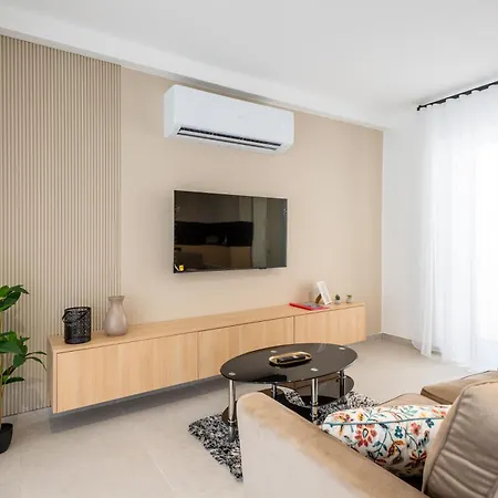 Gorgeous With Side Sea View 2 Apartment St. Paul's Bay