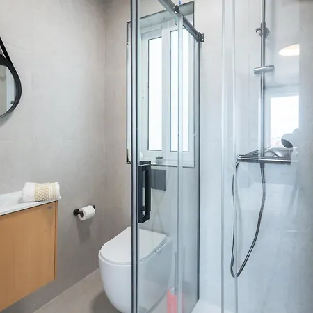 Apartment Gorgeous With Side Sea View 2