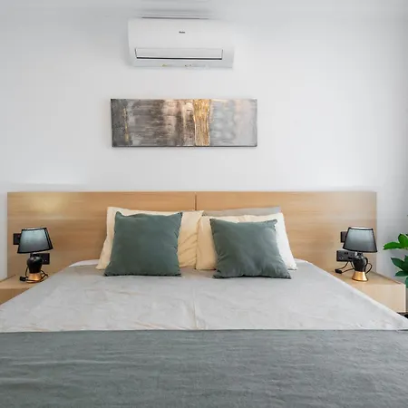 Apartment Gorgeous With Side Sea View 2 *