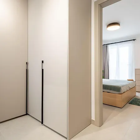 Gorgeous With Side Sea View 2 Apartment